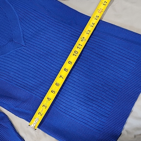 V-neck sweater - Picture 5 of 5